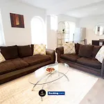 Amazing 3 Bedroom House By Ls2G Short Lets & Serviced Accommodation Greater London With Free Parking