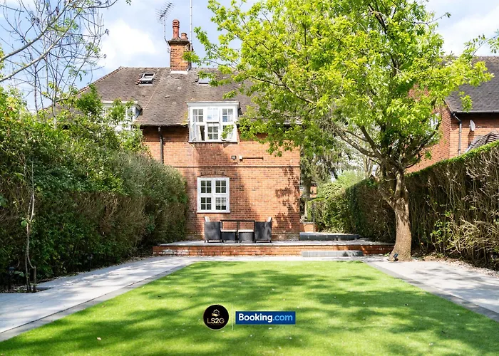 Amazing 3 Bedroom House By Ls2G Short Lets & Serviced Accommodation Greater London With Free Parking