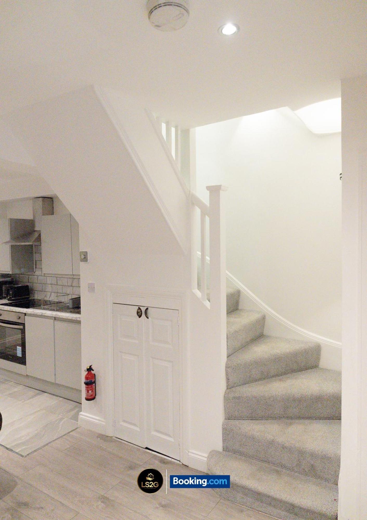 Amazing 3 Bedroom House By Ls2g Short Lets & Serviced Greater With Free Parking