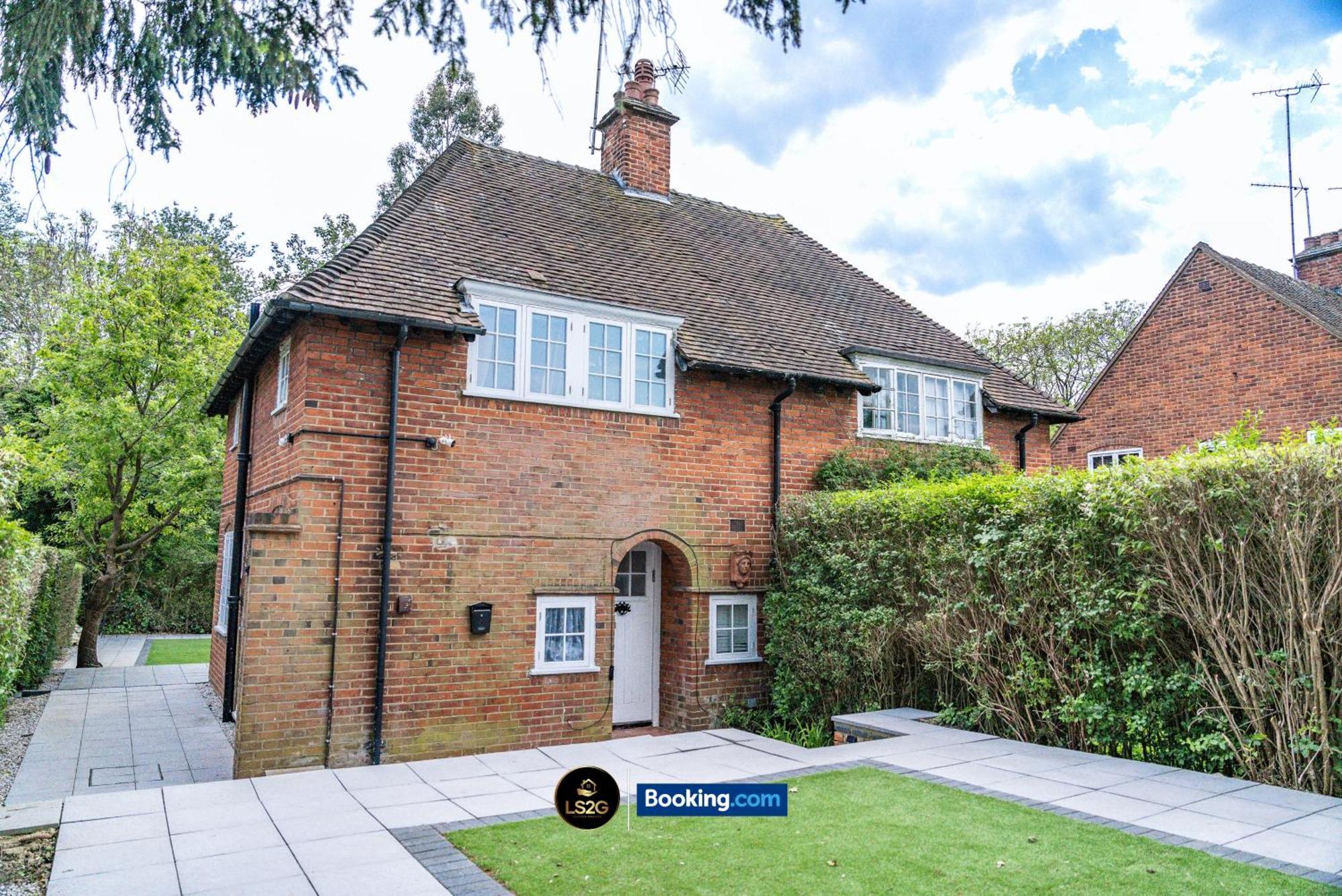 Amazing 3 Bedroom House By Ls2g Short Lets & Serviced Greater With Free Parking *