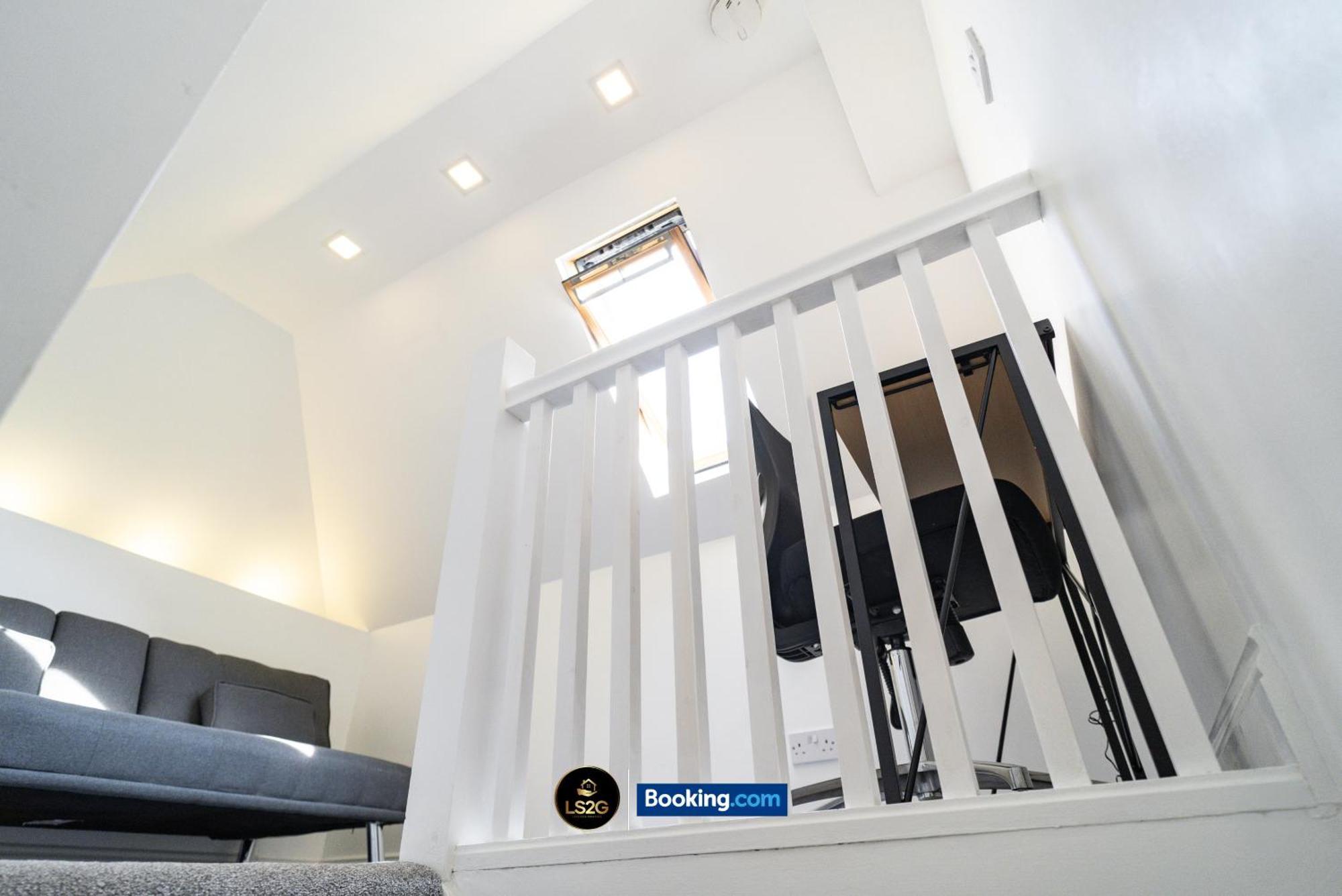 Amazing 3 Bedroom House By Ls2g Short Lets & Serviced Greater With Free Parking * Londra