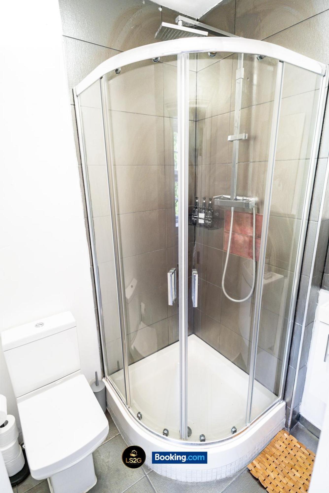 Amazing 3 Bedroom House By Ls2g Short Lets & Serviced Greater With Free Parking Casa vacanze Londra