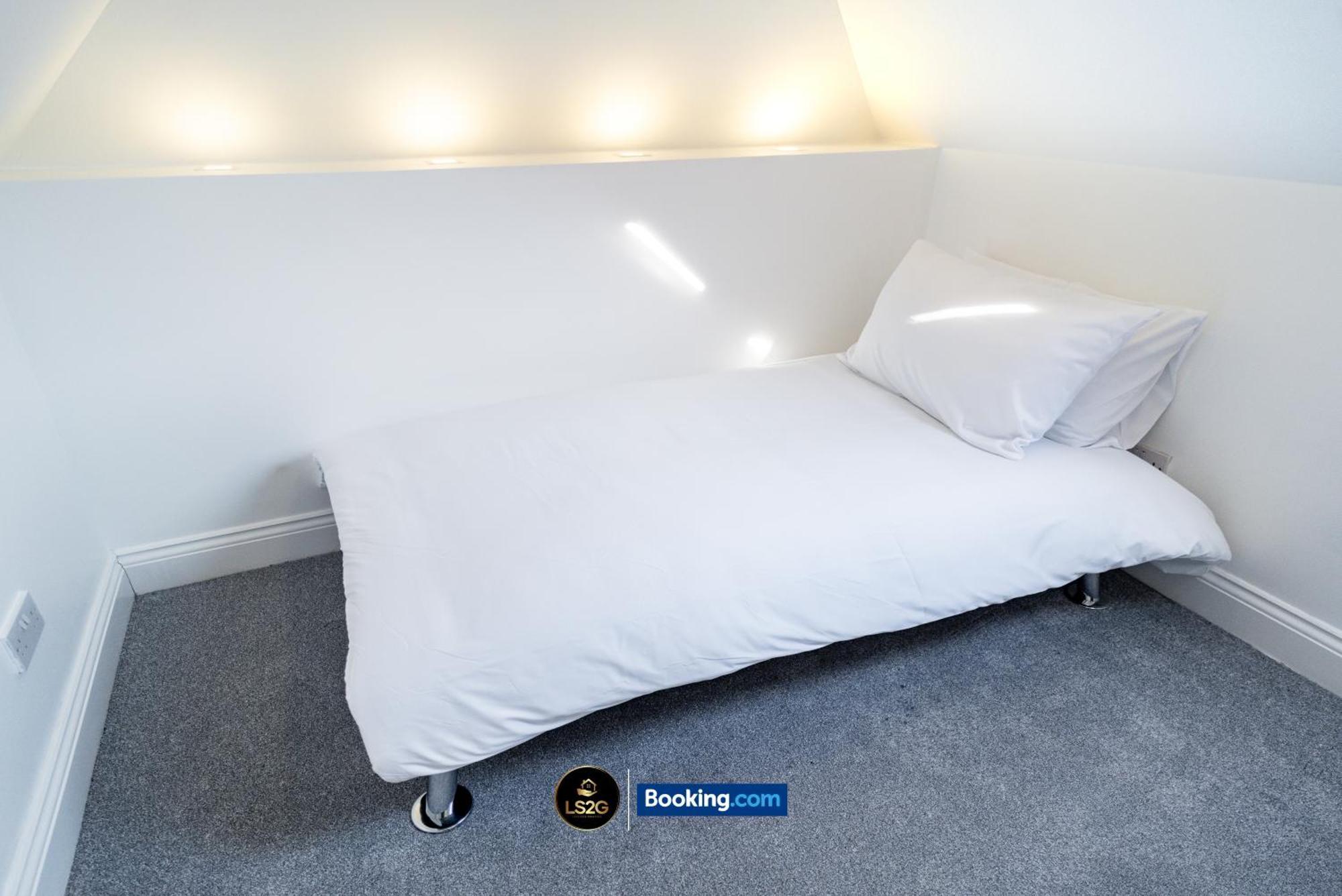 Amazing 3 Bedroom House By Ls2g Short Lets & Serviced Greater With Free Parking