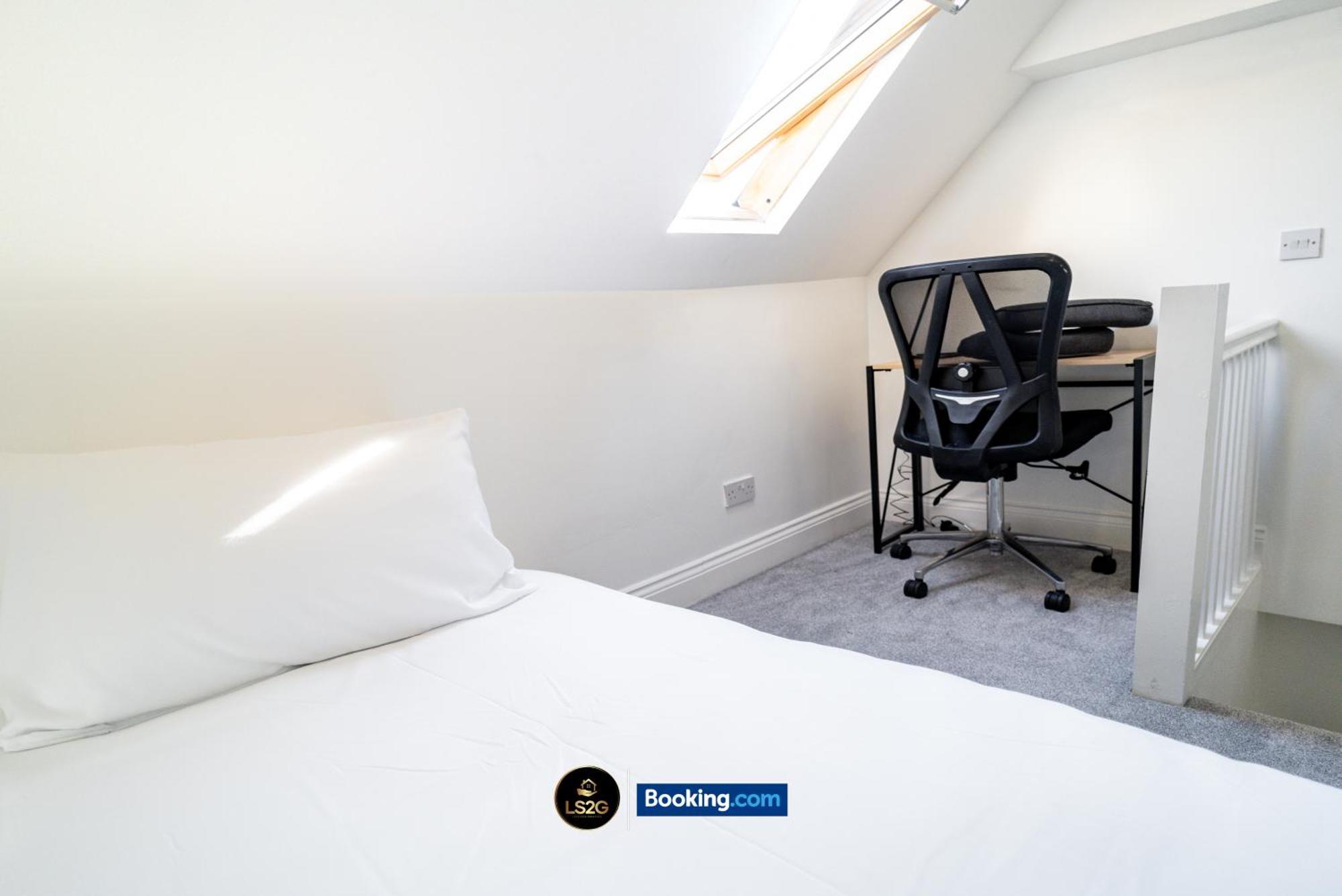 Amazing 3 Bedroom House By Ls2g Short Lets & Serviced Greater With Free Parking Casa vacanze
