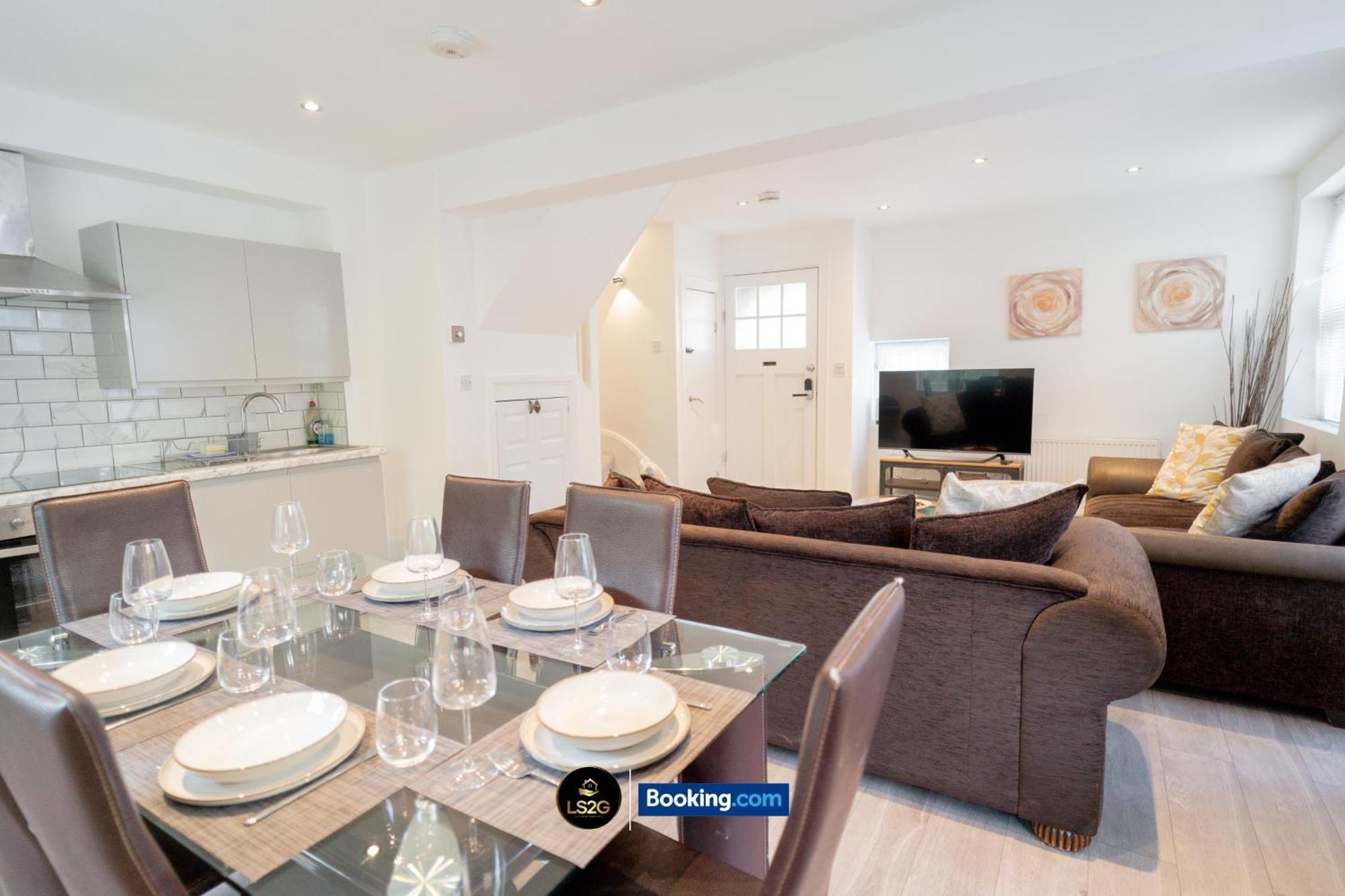 Casa vacanze Amazing 3 Bedroom House By Ls2g Short Lets & Serviced Greater With Free Parking