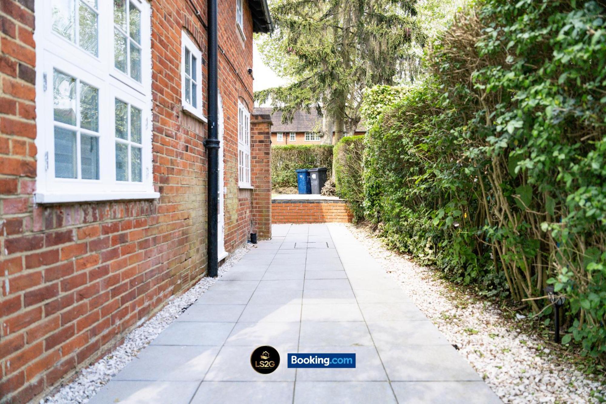 Amazing 3 Bedroom House By Ls2g Short Lets & Serviced Greater With Free Parking